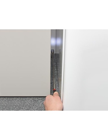 DISPLAY MIT 8 x MAGNETHEBER MIT LED