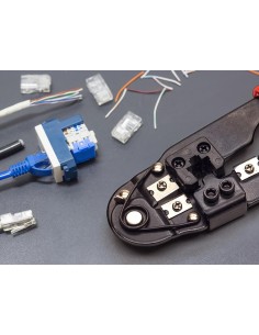 PINCE A SERTIR POUR CONNECTEUR MODULAIRE 8P8C (RJ45) 2