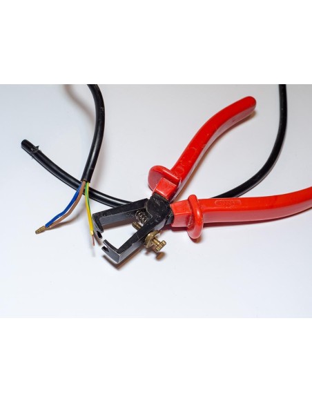 ADJUSTABLE WIRE STRIPPER/CUTTER