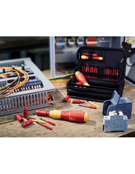 WIHA - TOURNEVIS À ASSISTANCE ÉLECTIRQUE SPEEDE® II FENTE, PLUSMINUS/POZIDRIV, 7 PCS AVEC EMBOUTS ISOLÉS SLIM, BATTERIES ET CHAR