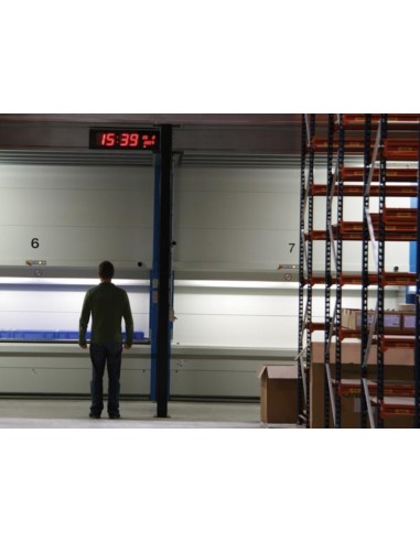 WANDKLOK MET LED-DISPLAY